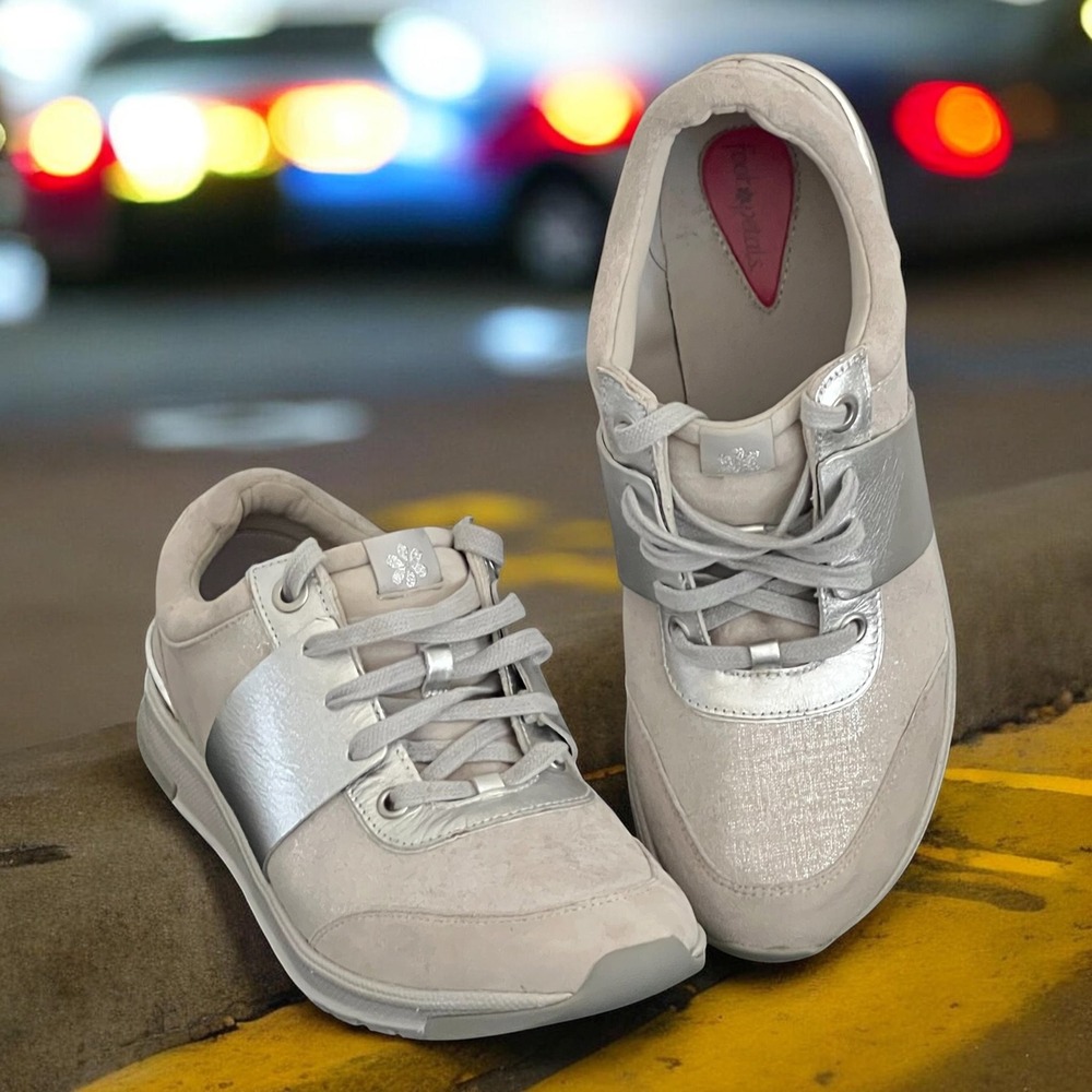 Foot Petals Sneakers 9.5 M Beige Taupe Silver Metallic Leather Low Top 0850009